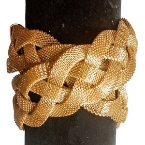 EUC 💞 Gold metallic link bracelet